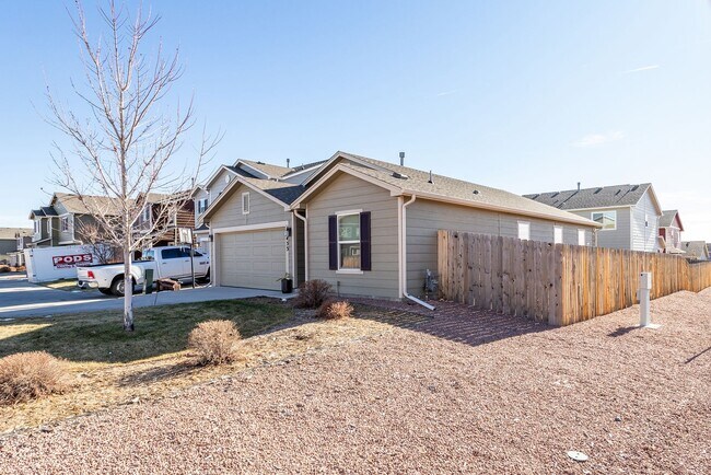 Foto del edificio - Falcon- Low Maintenance Ranch Style Home!