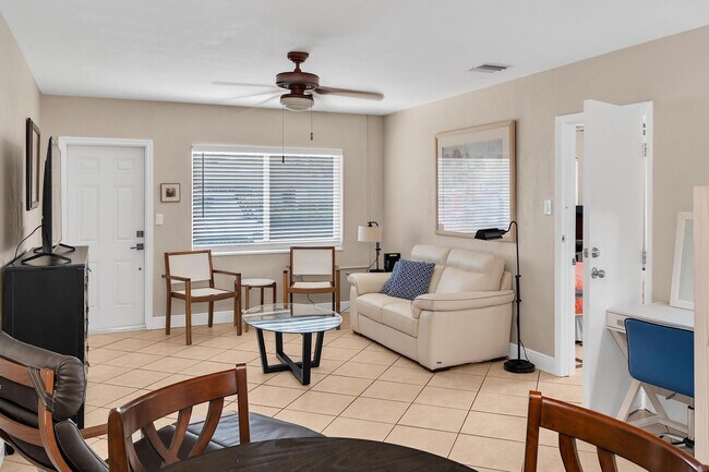 Building Photo - 2109 NE 26th St