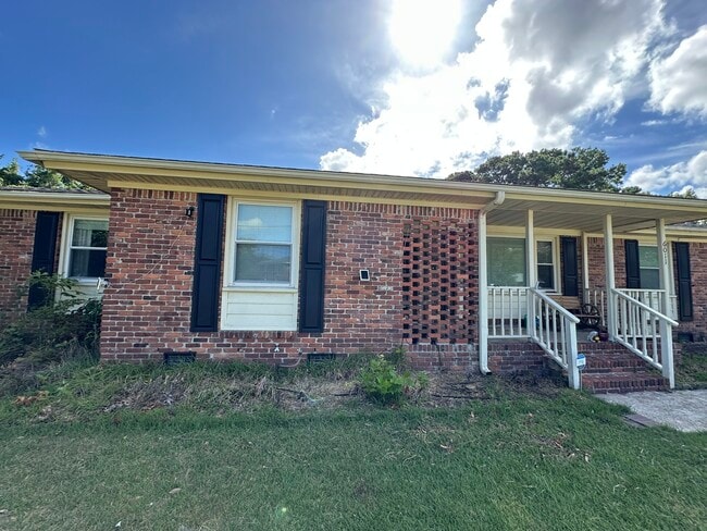 Foto del edificio - 6011 Wedgewood Dr