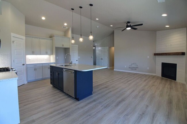Building Photo - 5527 W 32nd Ave