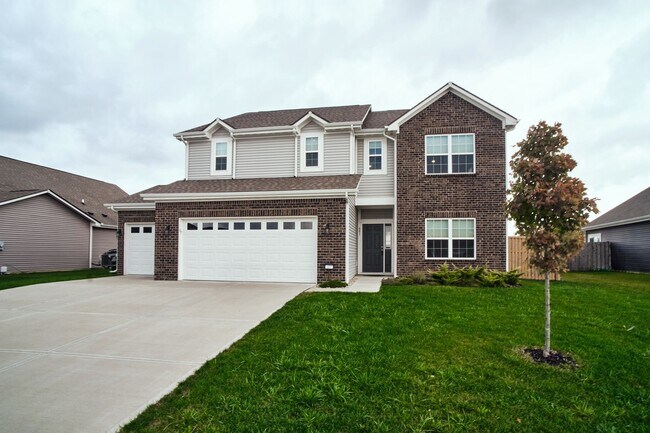 Building Photo - 5 Bedroom, 3 Full Bath in Fortville!