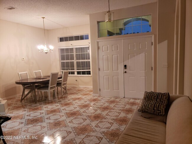 Building Photo - 10153 Carriage House Ct