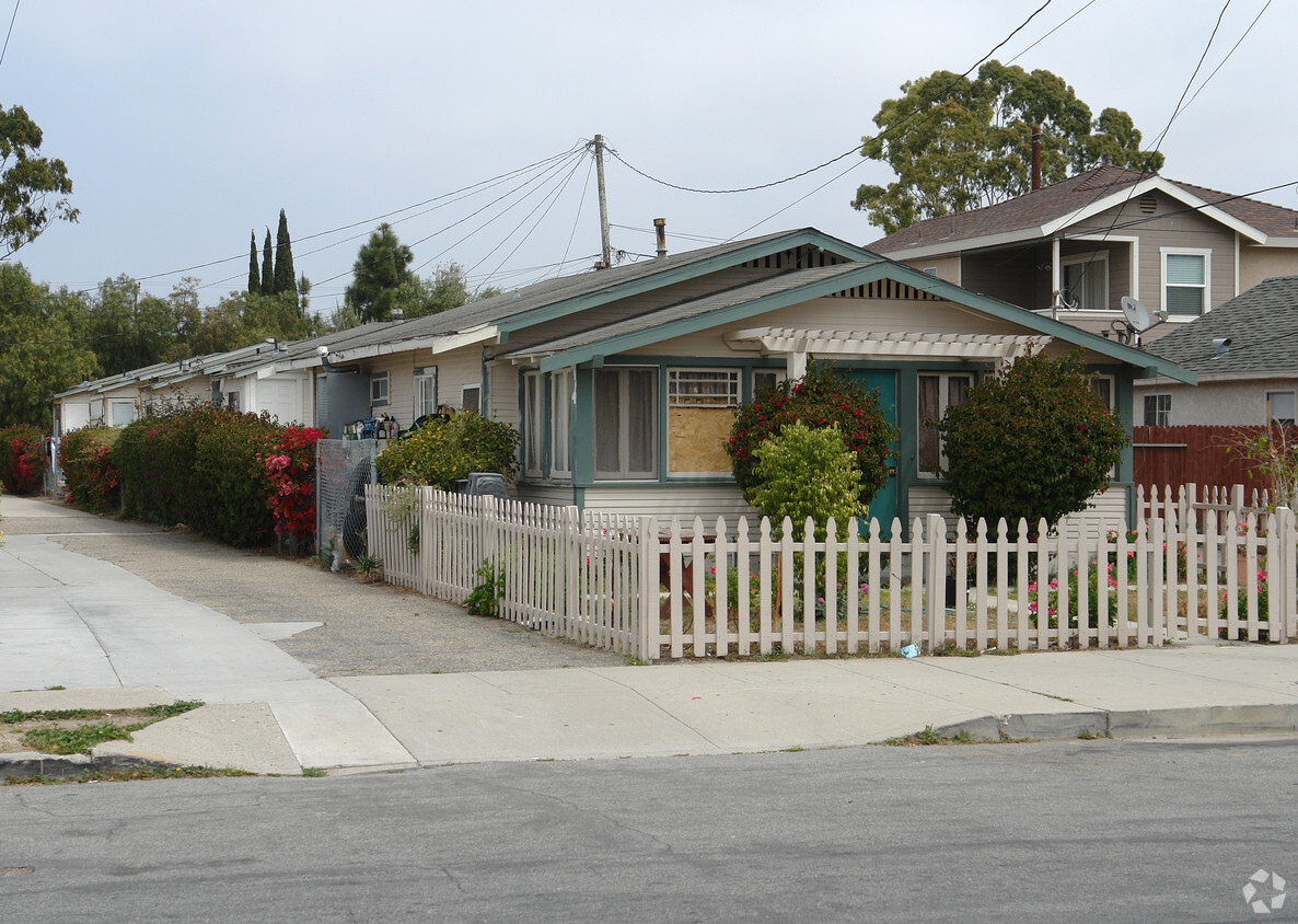 Building Photo - 131 W Ramona St