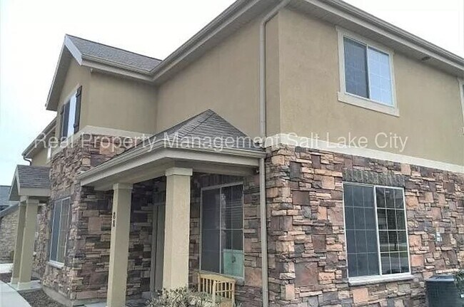 Building Photo - BEAUIFUL HOME!!!