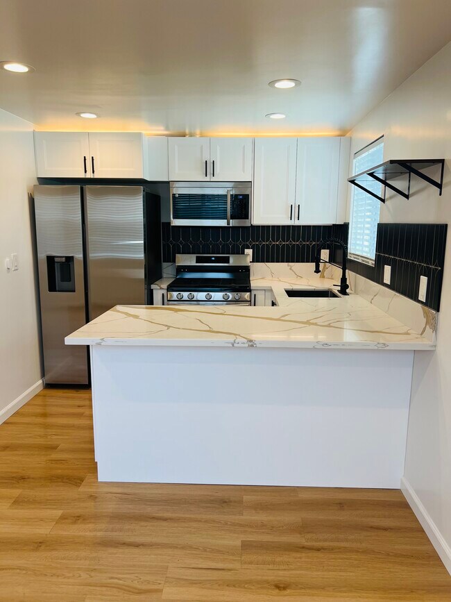 Foto del edificio - 1553 W 106th St