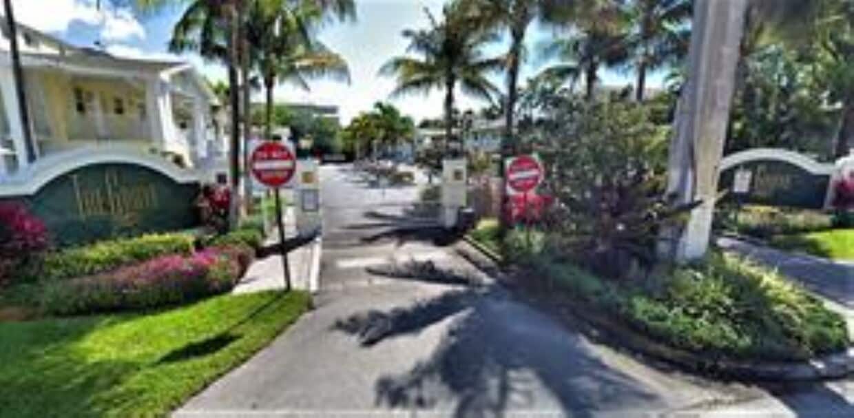 Primary Photo - 2660 NE 8th Ave