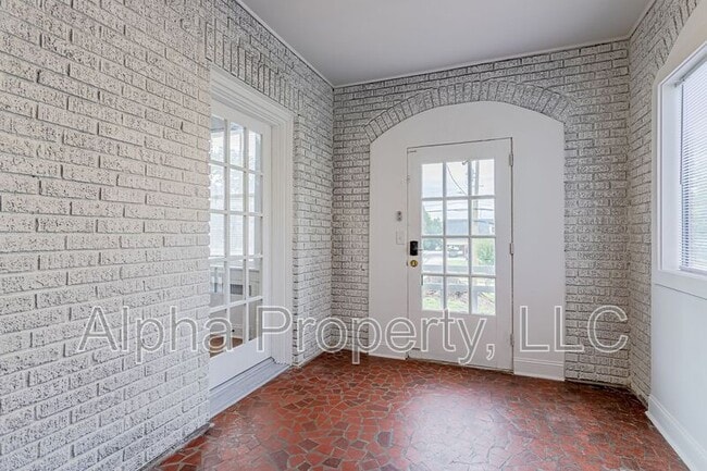 Building Photo - 712 Augusta St