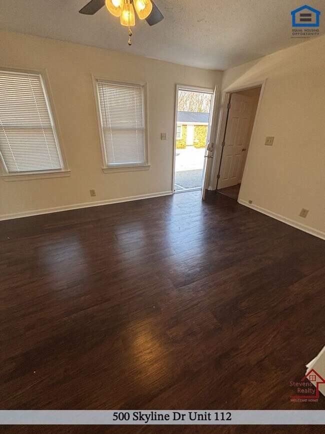 Building Photo - 500 Skyline Dr
