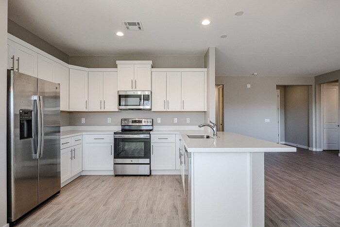 Primary Photo - 3Bed/2Bath House at Dixileta Ave! $399 MOV...