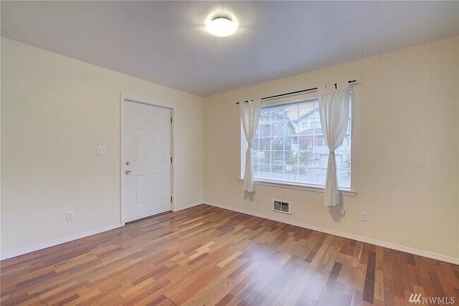 Foto del edificio - 8345 11th Ave NW