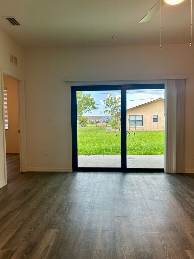 Building Photo - Welcome Home to Cape Coral Living!
