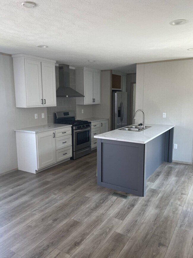 Foto del edificio - 6621 W Ridge Rd