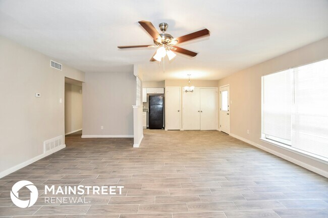 Building Photo - 1559 Willowbrook St