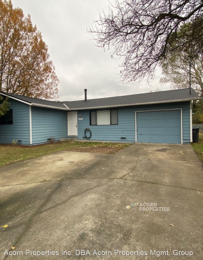 Foto principal - 3 br, 1 bath House - 386 NE Ernst St