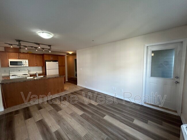 Photo du bâtiment - 598-598 Sutherland Ave
