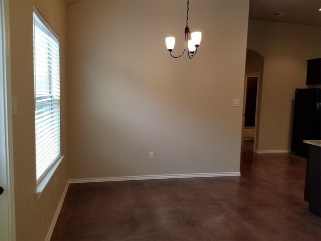 Foto del edificio - *COMING SOON* High Ceilings, Fenced Yard & 2-Car Garage – New Braunfels Living!