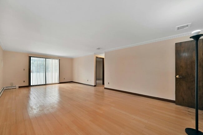 Building Photo - 27 Beech St