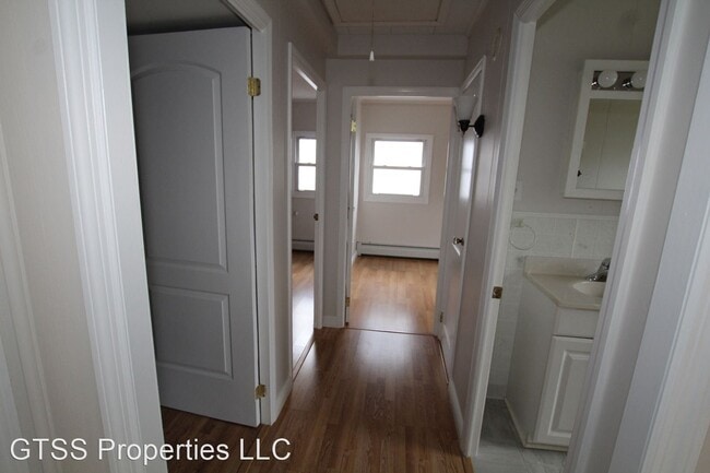 Building Photo - 3 br, 1 bath House - 25 Browning Terrace