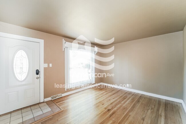 Foto del edificio - 3421 N 87th St