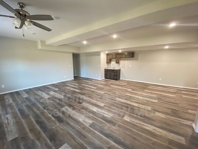 Building Photo - 660 S Southgate Dr