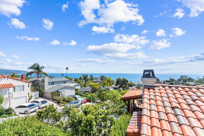 Patio balcony - ocean views - 1425 Hillcrest Dr