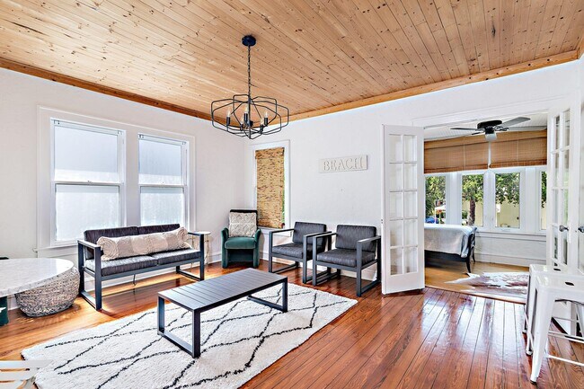 Foto del edificio - 2605 S Olive Ave