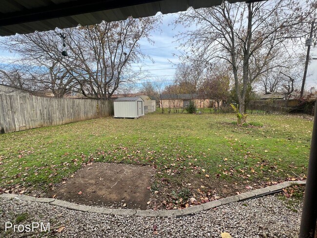 Foto del edificio - 3 br, 1.5 bath House - 330 E Wilson