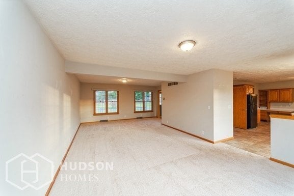 Building Photo - AVAILABLE NOW! - 4399 N Park Ave, Warren, ...
