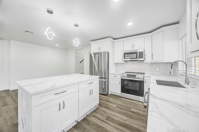 Foto del edificio - 11728 Raintree Dr