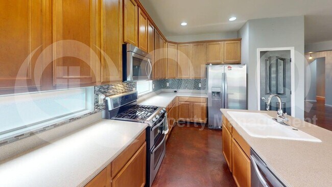 Building Photo - 1419 W Red Creek Dr