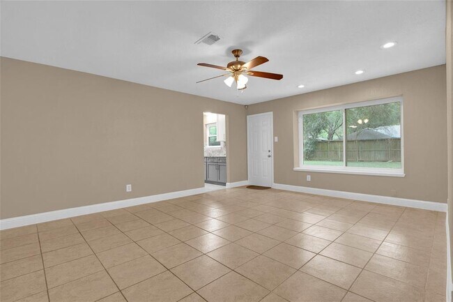 Foto del edificio - 17022 Jane Lynn Ln