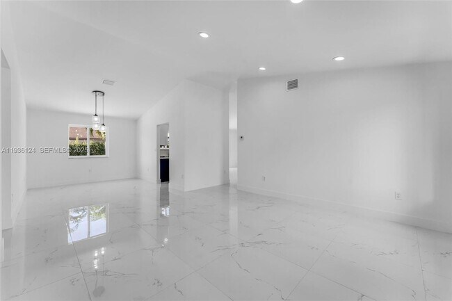 Foto del edificio - 15042 SW 149th Ct