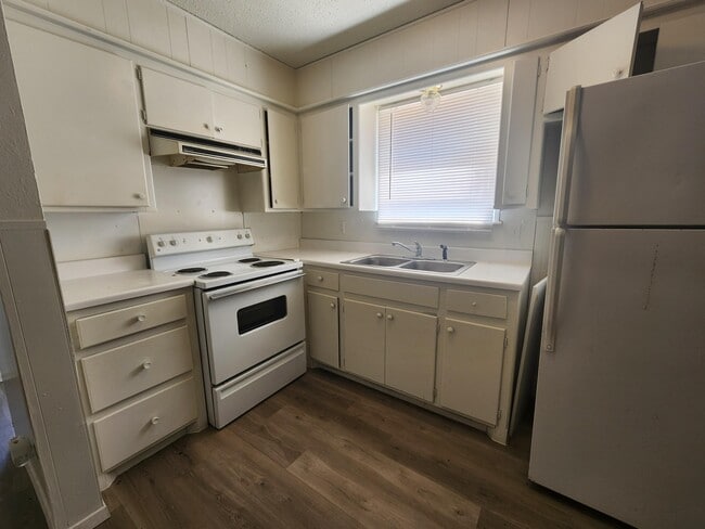 Building Photo - 609 38th St