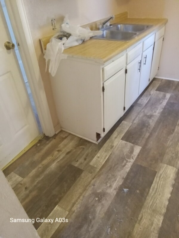 Foto del edificio - 2435 Woodford St