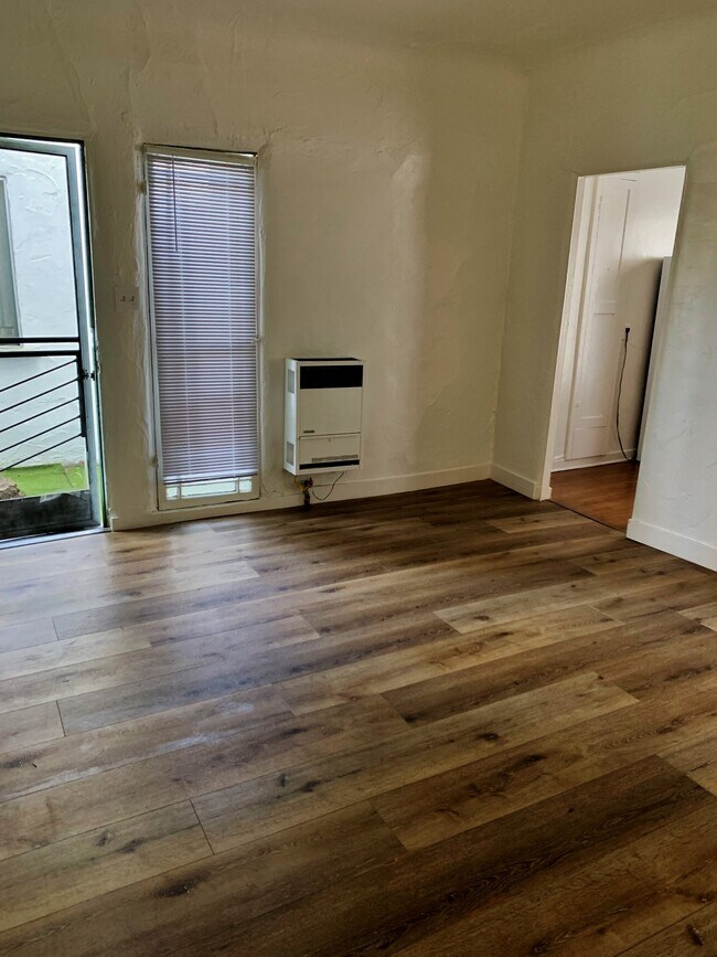 Foto del edificio - 806 N Poinsettia Pl