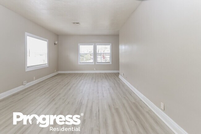 Building Photo - 720 51st St