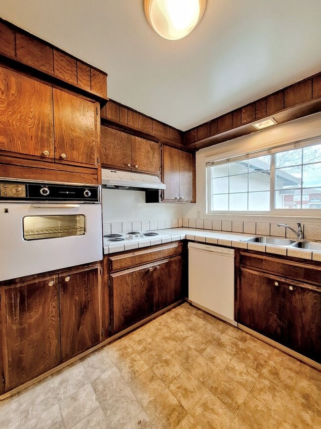 Building Photo - 3072 Walgrove Way