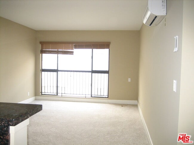 Building Photo - 10982 Roebling Ave