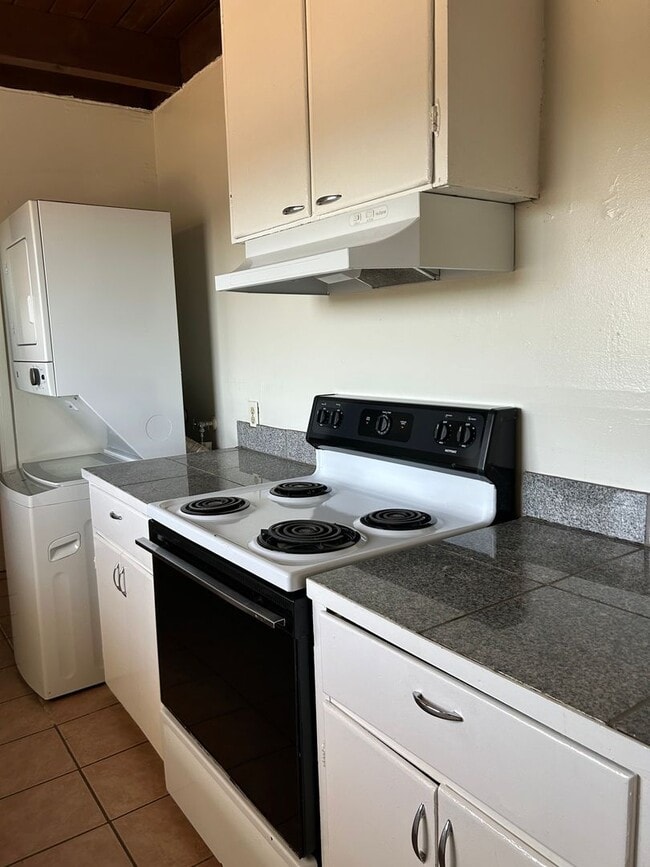 Foto del edificio - Duplex, 1 bed 1 bath