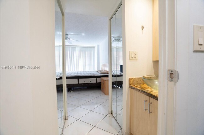 Foto del edificio - 600 Three Islands Boulevard