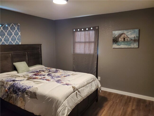 Foto del edificio - 722 S Oak Hill St