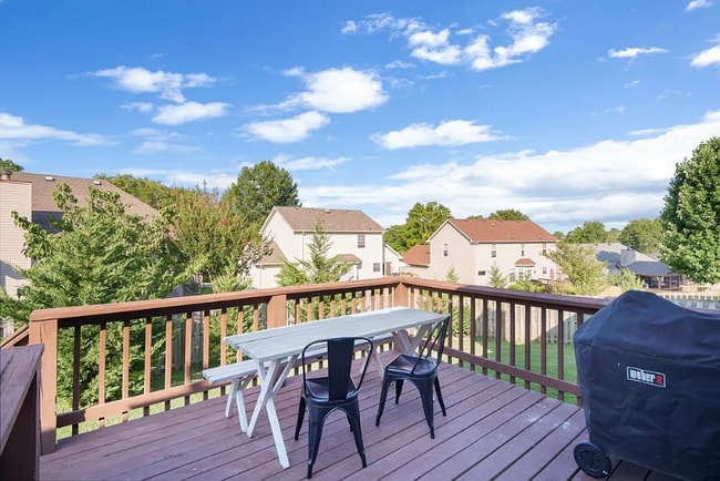 Photo - 404 Crestfield Ct House