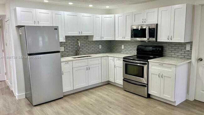 Foto del edificio - 48 SW 14th St