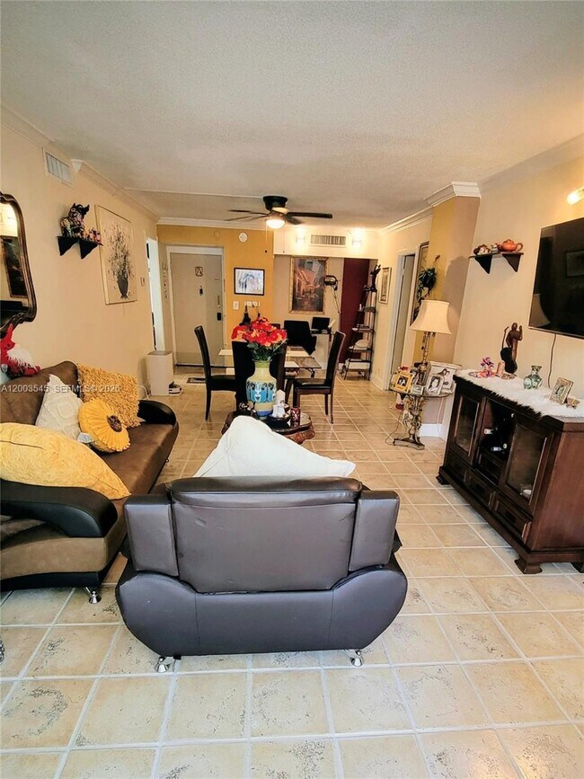 Foto del edificio - 3101 N Country Club Dr