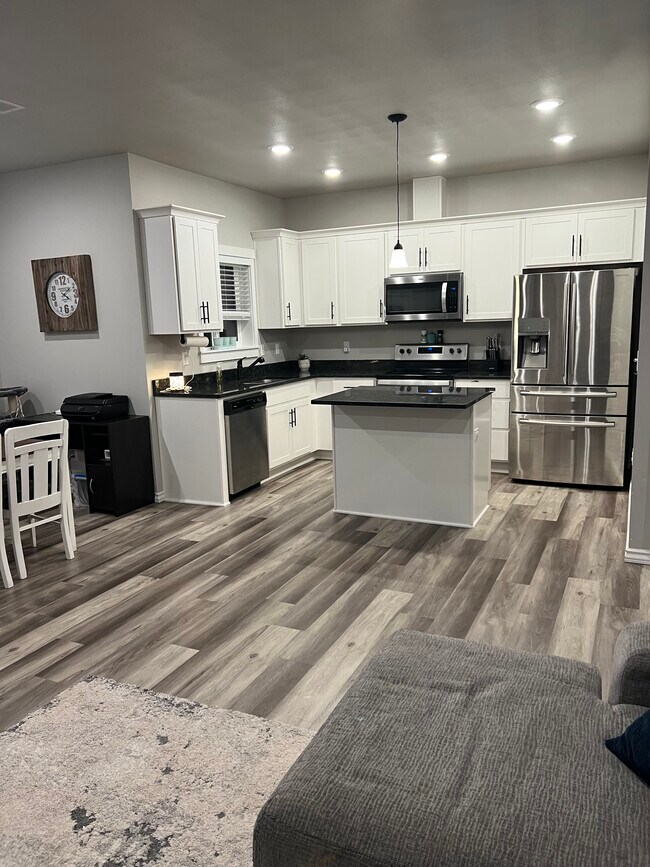 Foto del edificio - 188 E G St