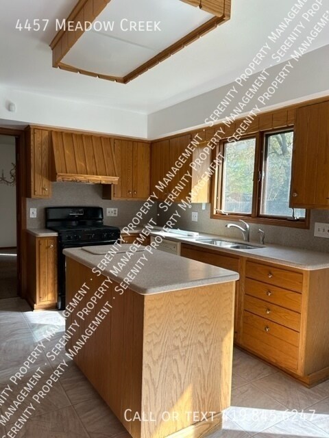 Foto del edificio - Stunning Four Bedroom Home Available NOW!