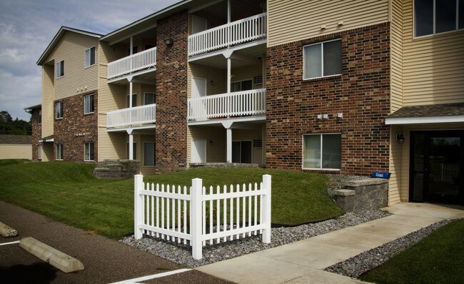 Building Photo - 2511 Clearwater Rd 101