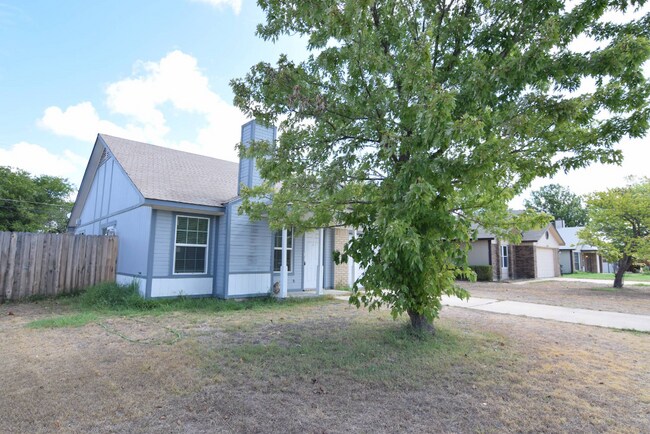 Foto del edificio - 2507 Hemlock Dr