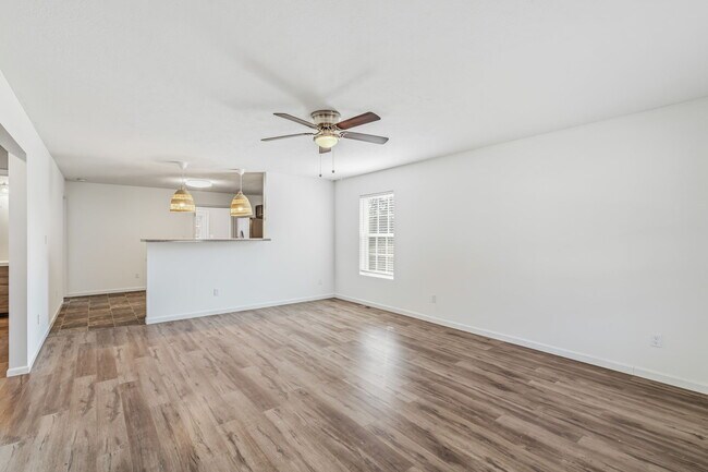 Foto del edificio - 2100 Paris Rd