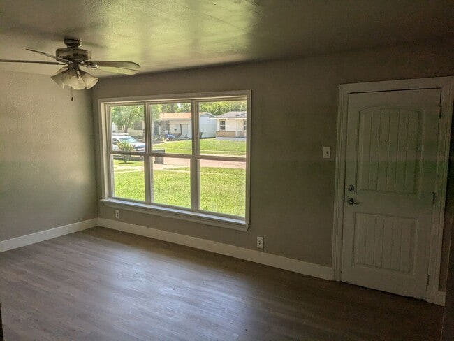 Building Photo - 2517 Goliad St